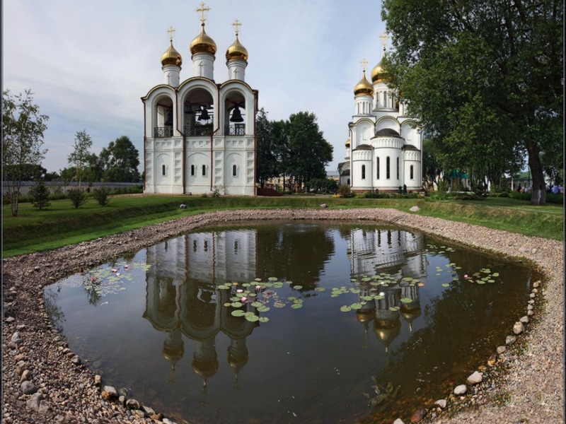 Пруд в Свято-Никольском монастыре  