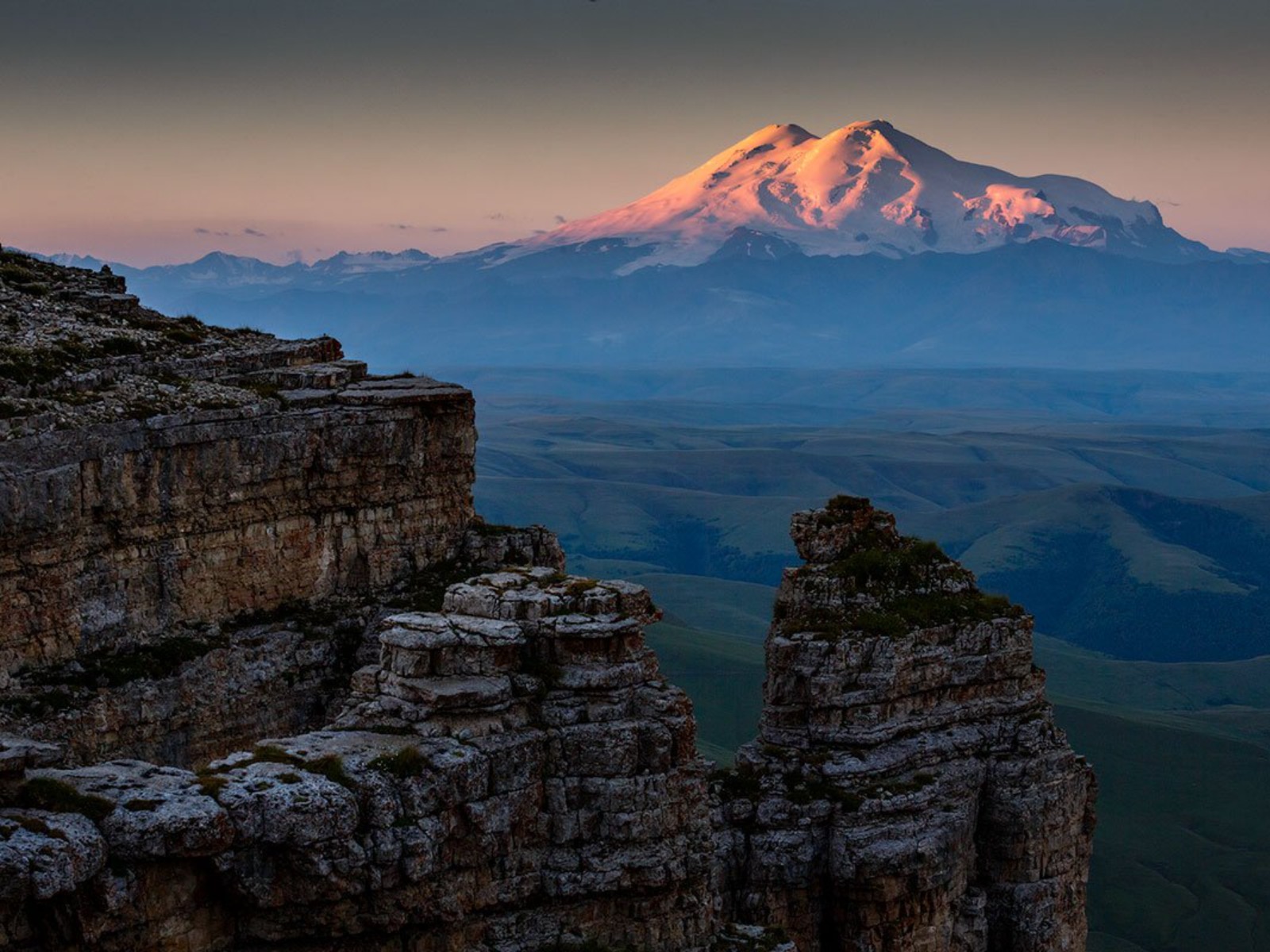 Панорама утреннего Эльбруса guidego.ru