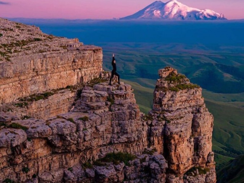 Панорама Эльбруса с плато  