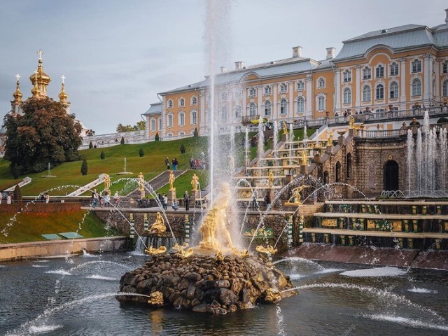 Едем в Петергоф — столицу российских фонтанов