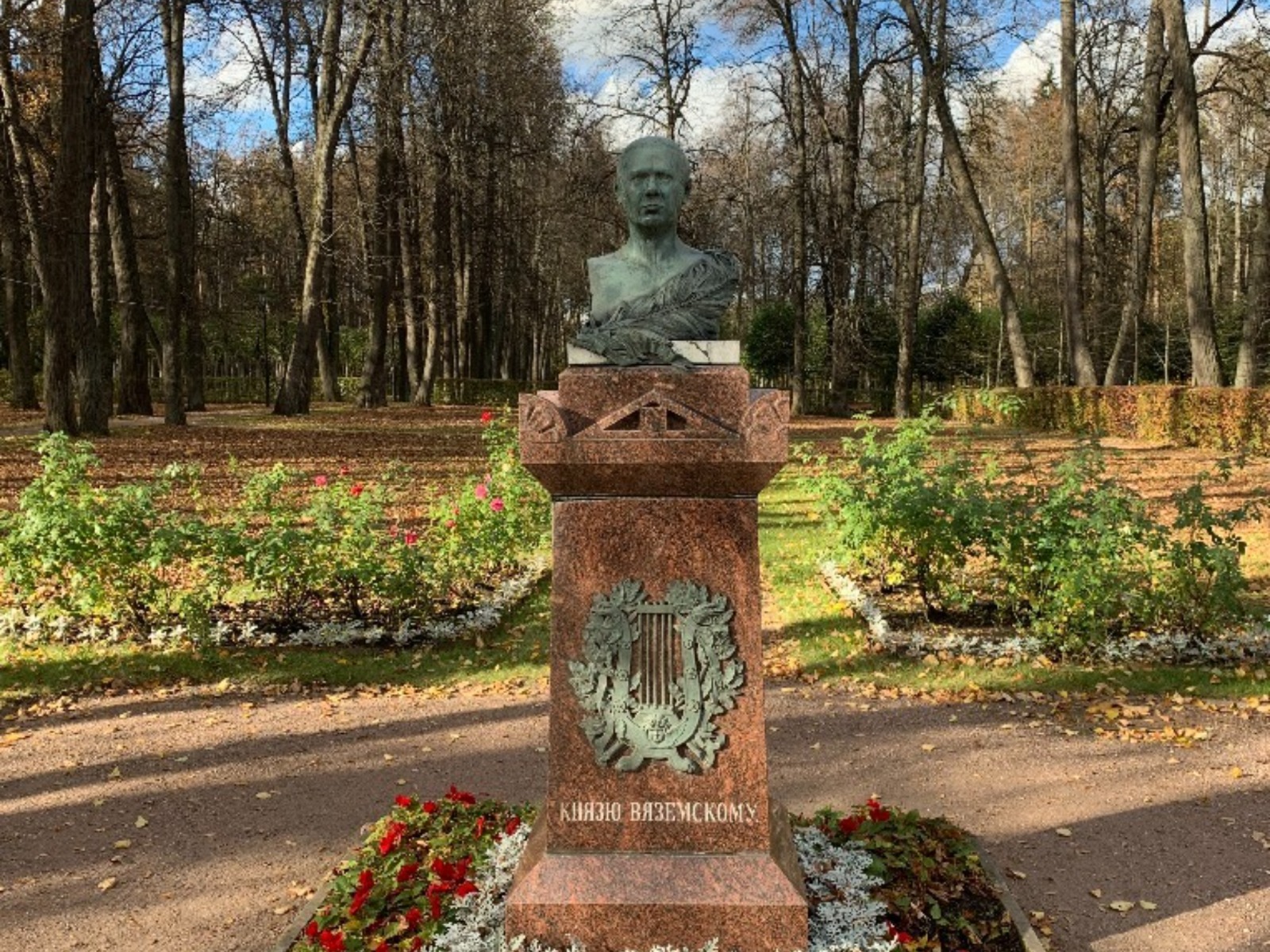Памятник Вяземскому 