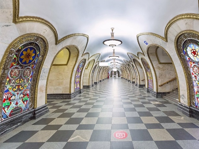 Московский метрополитен: подземные дворцы