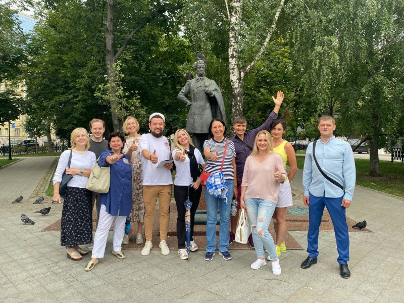По арбатским дворам с диктором Первого канала - индивидуальная экскурсия в Москве пешком длительностью 2 часа с количеством участников до 10 человек цена экскурсии 6800₽