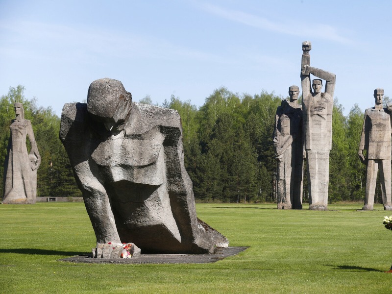 Индивидуальная экскурсия из Риги в Саласпилсский мемориал - индивидуальная экскурсия в Риге длительностью 2.5 часа с количеством участников до 10 человек цена экскурсии 86€