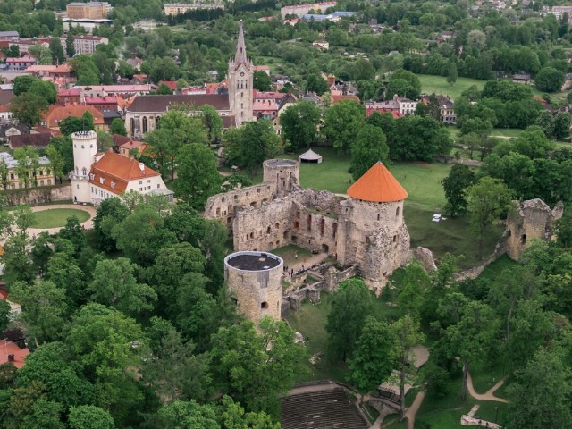 Обзорная экскурсия из Риги в Цесис - родину государственного флаг — фото 2