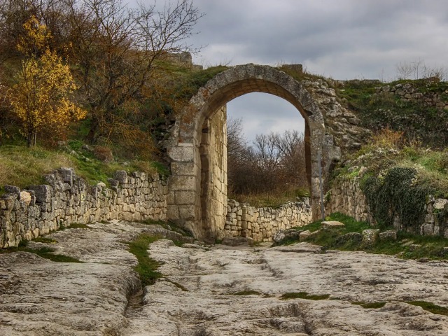 В Бахчисарай из Ялты + джиппинг на Чуфут-Кале — фото 2