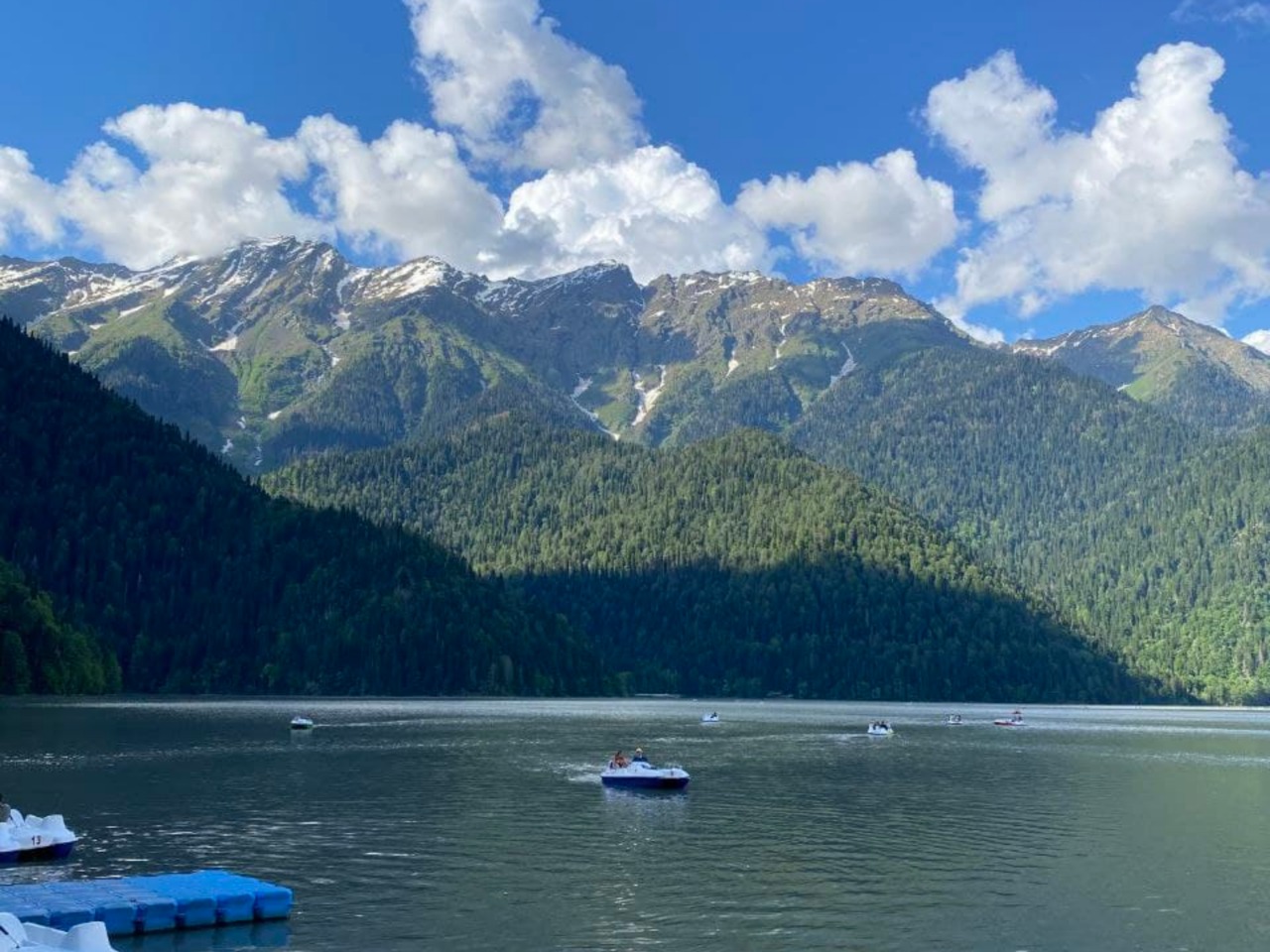 Групповая экскурсия по знаковым локациям "Золотое кольцо Абхазии" - групповая экскурсия в Сочи на автобусе длительностью более 12 часов с количеством участников до 20 человек цена экскурсии 1900₽