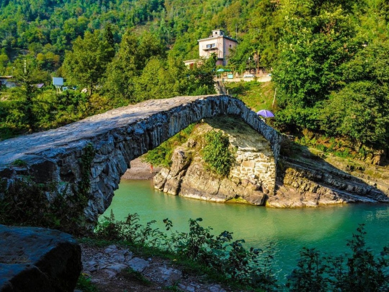 Экскурсия в мини-группе в горную Аджарию с фольклорным шоу - групповая экскурсия в Батуми на машине гида длительностью 10 часов с количеством участников до 8 человек цена экскурсии 42€