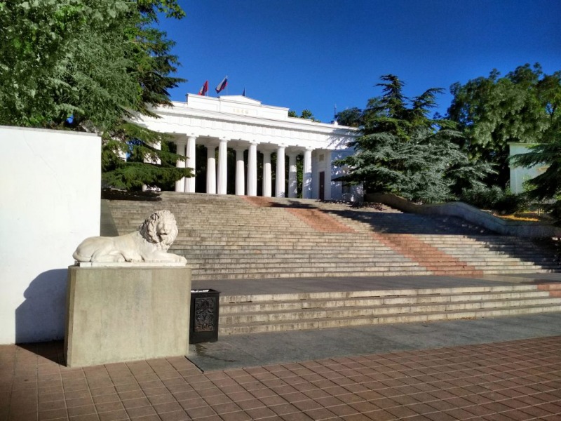 Maxi-тур из Феодосии: Южный берег Крыма за 1 день - индивидуальная экскурсия в Феодосии на машине гида длительностью 10 часов с количеством участников до 7 человек цена экскурсии 18700₽