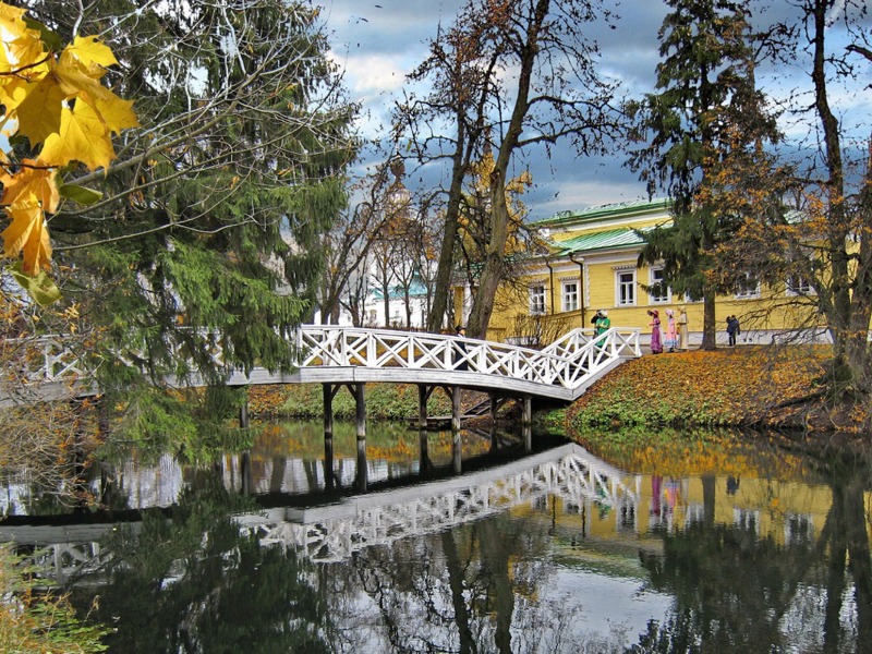 В имении  