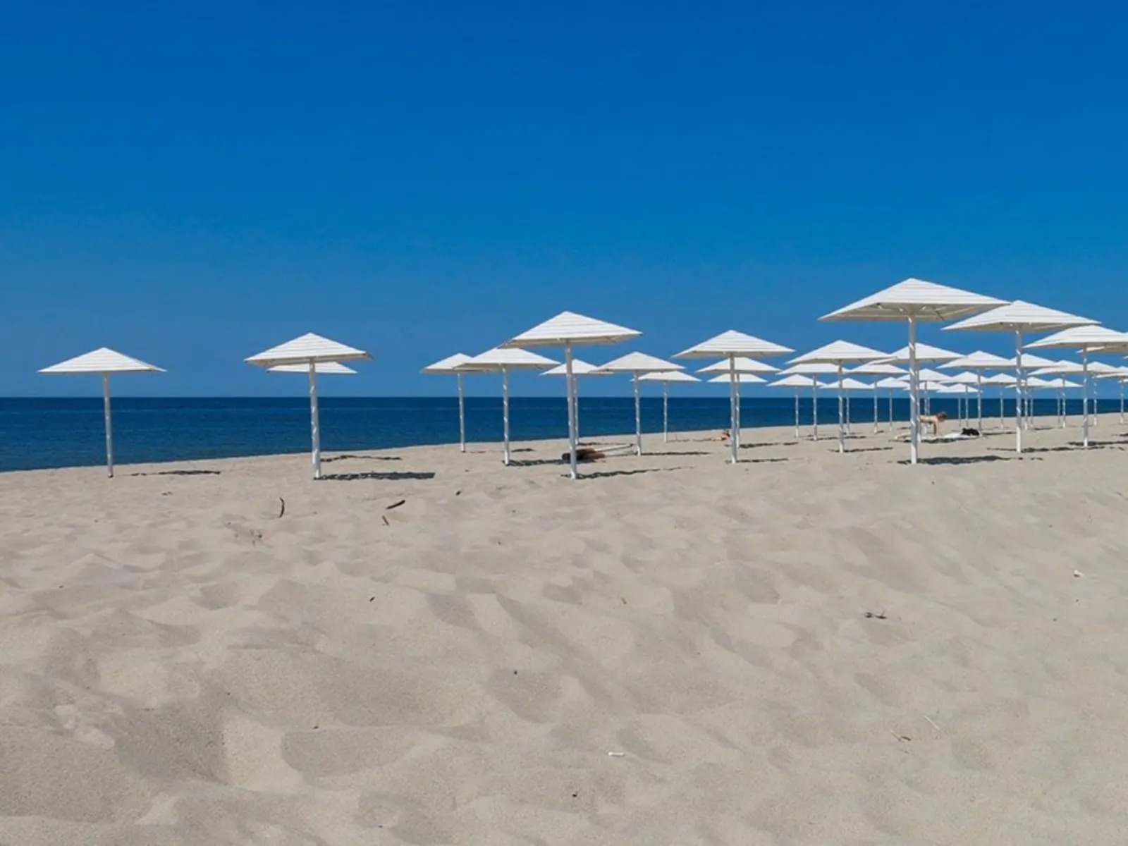 Бесконечный пляж Янтарного, неспешные прогулки и много свободного времени  