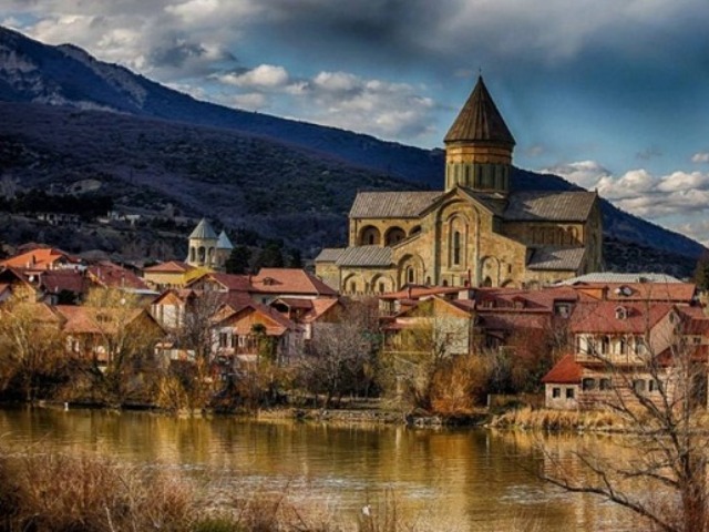 Обзорная экскурсия в группе из Тбилиси в Мцхету и Уплисцихе — фото 2