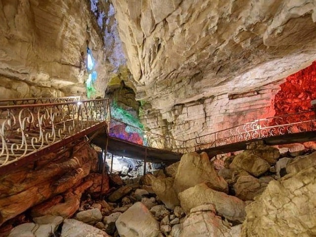 Обзорная экскурсия в группе из Адлера в Воронцовские пещеры — фото 3