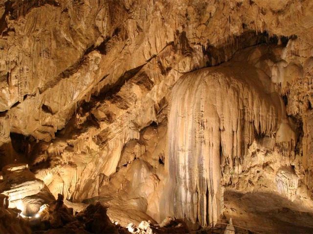 Обзорная экскурсия в группе из Адлера в Воронцовские пещеры — фото 2