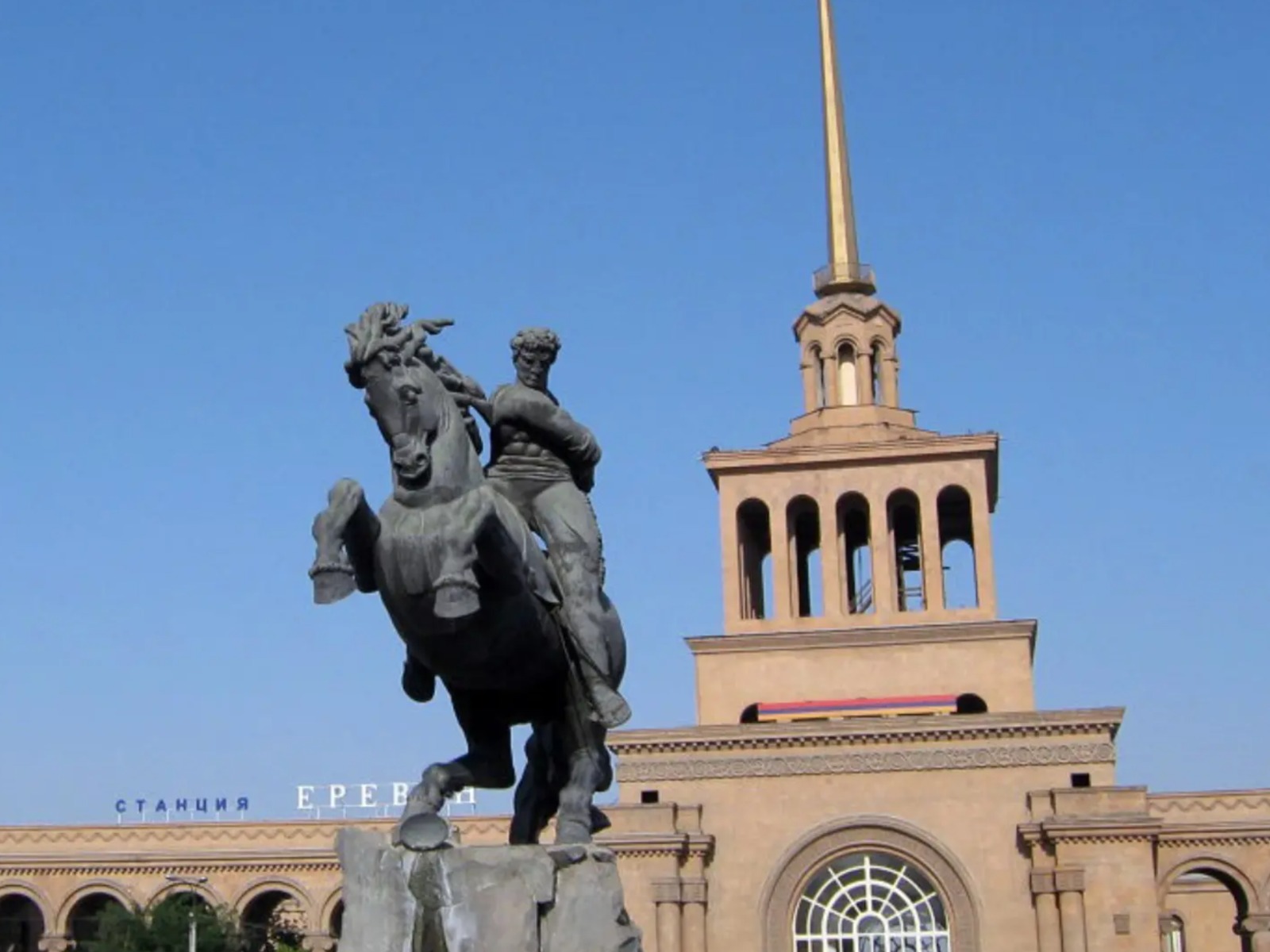 Памятник Давиду Сасунскому  