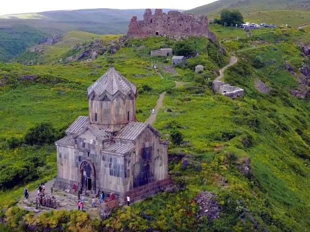 Сокровища Армении: древние храмы и источники