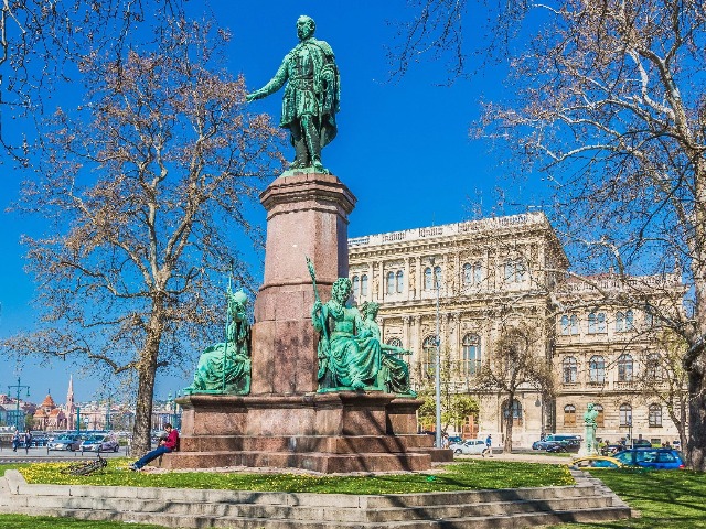 Обзорная экскурсия «Самые красивые площади Пешта» — фото 2