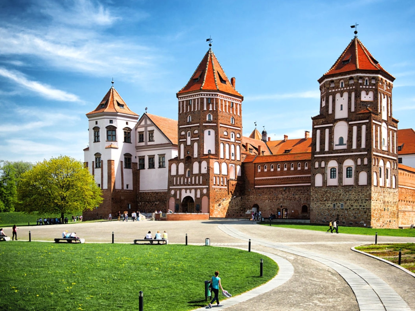 Пятибашенный средневековый замок, включённый в Список ЮНЕСКО guidego.ru