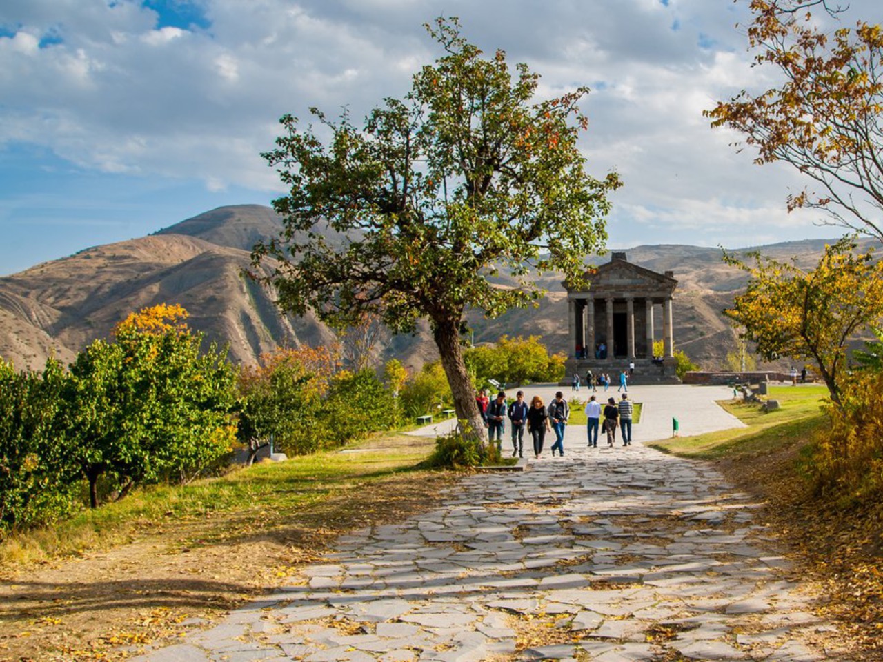 Тур в храм Гарни, монастырь Гегард и к озеру Севан | Цена 200€, отзывы, описание экскурсии