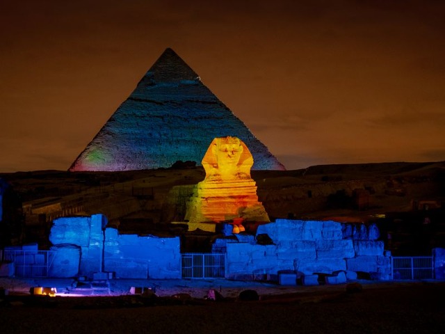 Пирамиды Гизы ночью: феерия звука и света!