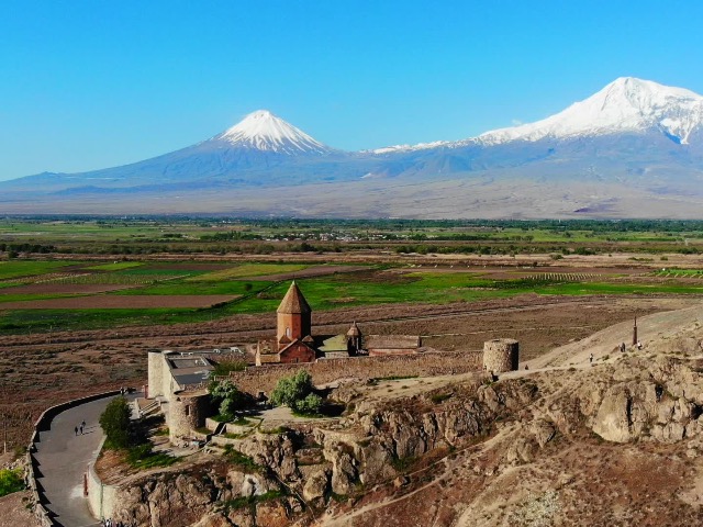 Экскурсия в Хор Вирап, Нораванк и Арени (пещера + винзавод) — фото 2