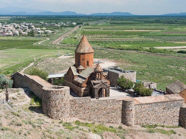 Экскурсия в Хор Вирап, Нораванк и Арени (пещера + винзавод) — фото 3