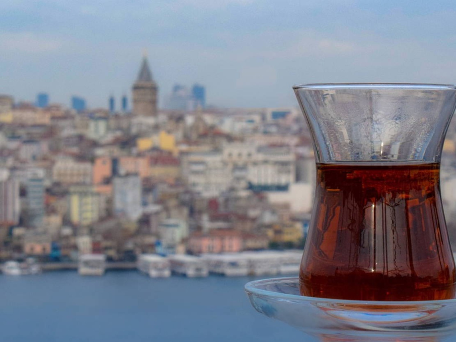 Турецкий кофе с видом на Стамбул  