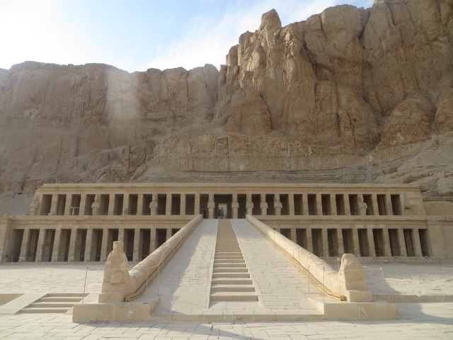 Групповая обзорная экскурсия в Города мертвых и живых в Луксоре