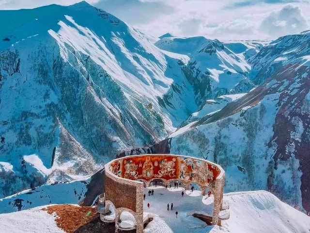 Гудаури и Казбеги: море снега и горные вершины — фото 2