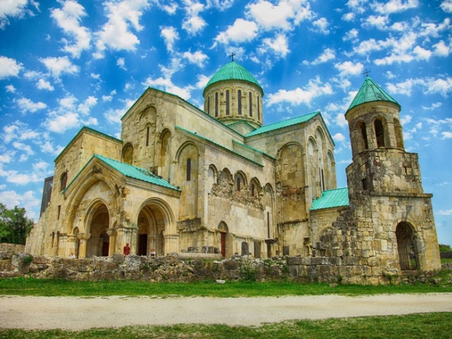 Экскурсия из Тбилиси в Кутаиси: пещеры Прометея и каньон Мартвили — фото 2