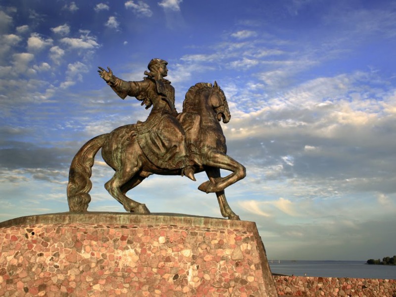 Памятник Елизавете Петровне