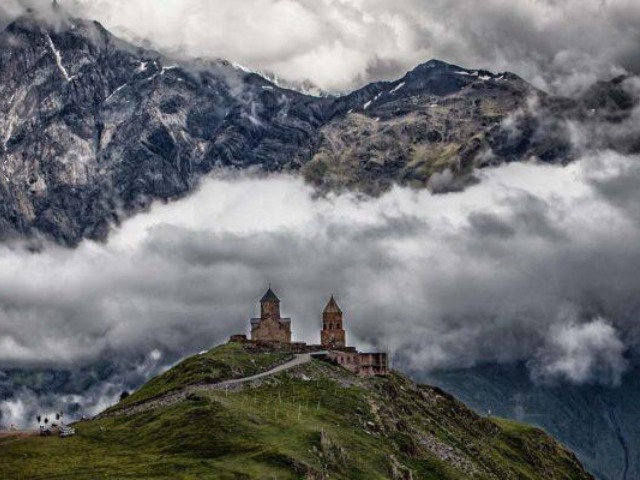 Индивидуальная экскурсия из Тбилиси: Казбеги и его славные горы — фото 2