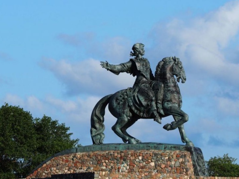 Памятник Елизавете Петровне