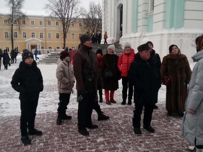 Обзорная экскурсия по Старому городу Сергиева Посада - индивидуальная экскурсия в Сергиевом Посаде на машине гостей длительностью 3 часа с количеством участников до 6 человек цена экскурсии 7000₽