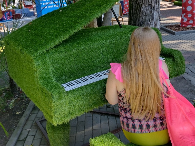 За роялем 