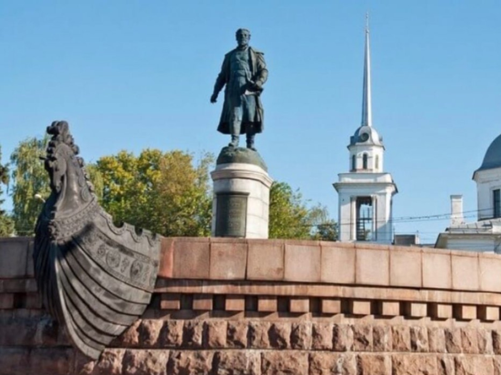 Памятник А. Никитину guidego.ru