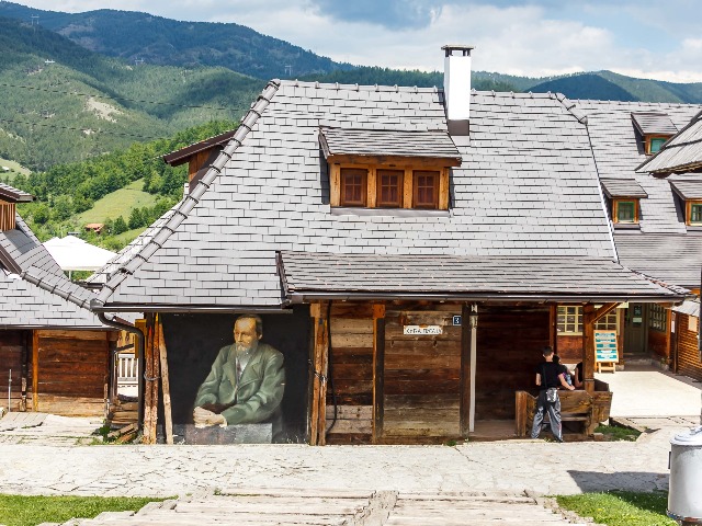 Экскурсия из Белграда в Дрвенград — этнодеревню Эмира Кустурицы — фото 2