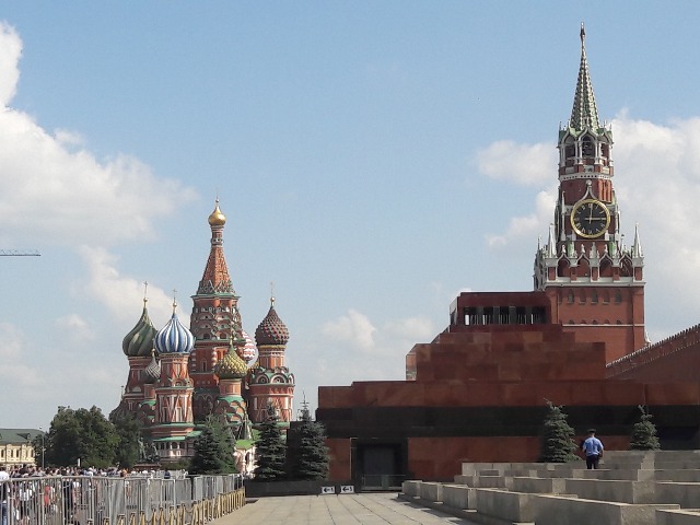 Красная площадь + Александровский сад: обзорная экскурсия с гидом — фото 2