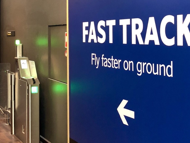 Трансфер в Бангкоке с услугой Fast Track, Meet & Greet - индивидуальная экскурсия в Бангкоке на машине гида длительностью 1 час с количеством участников до 4 человек цена экскурсии 96$