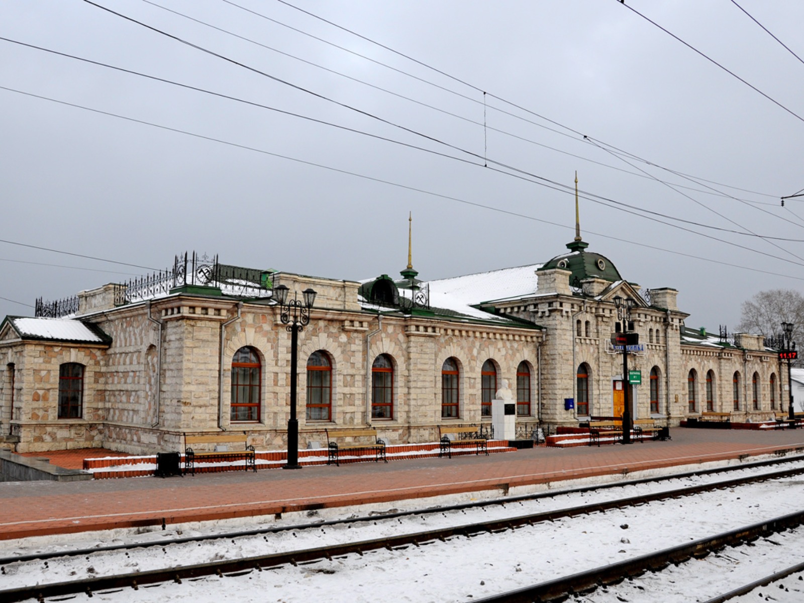 Мраморный вокзал станции Слюдянка guidego.ru