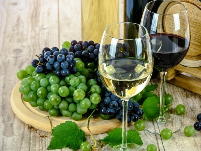 Вино и оливки — богатства и символы Греции