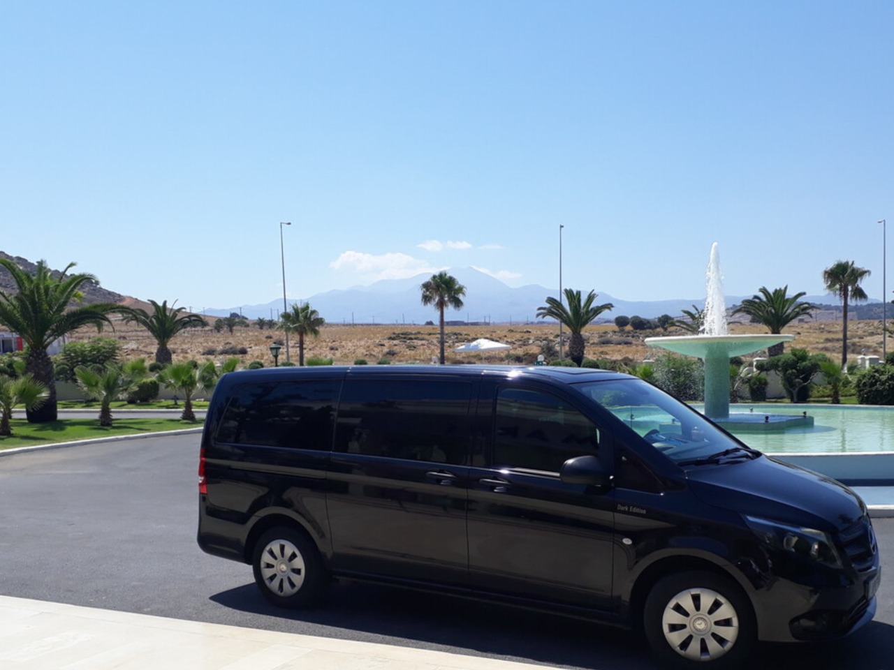 Услуги трансфера в Ханье - индивидуальная экскурсия в Ханье на машине гида длительностью 1 час с количеством участников до 4 человек цена экскурсии 100€