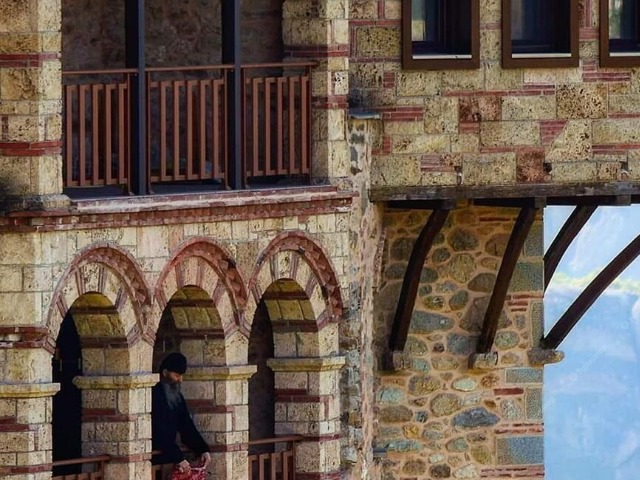 Индивидуальная экскурсия в Корфу: Святые Метеоры— 8-е чудо света — фото 2