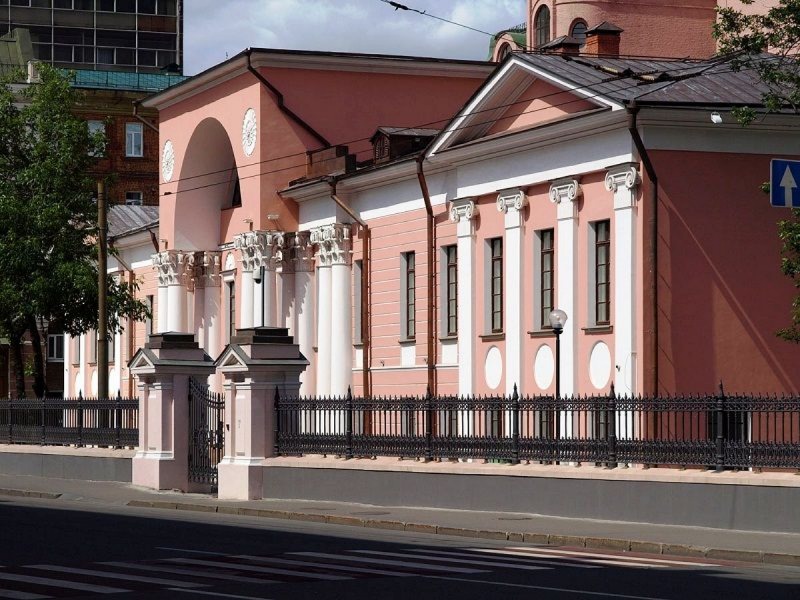 Разноцветная Мясницкая - индивидуальная экскурсия в Москве пешком длительностью 2 часа с количеством участников до 6 человек цена экскурсии 6750₽