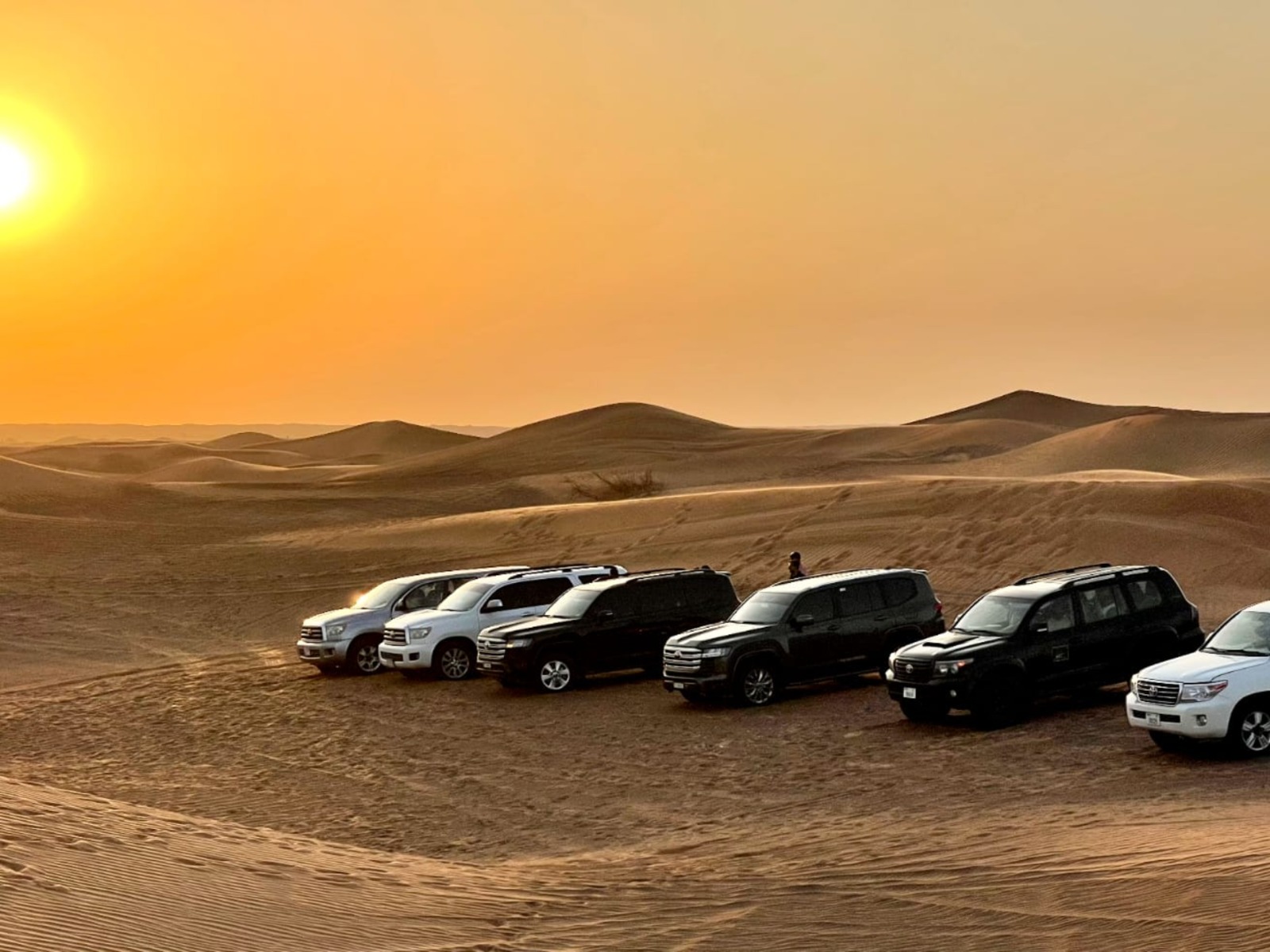 Наши машины в пустыне guidego.ru