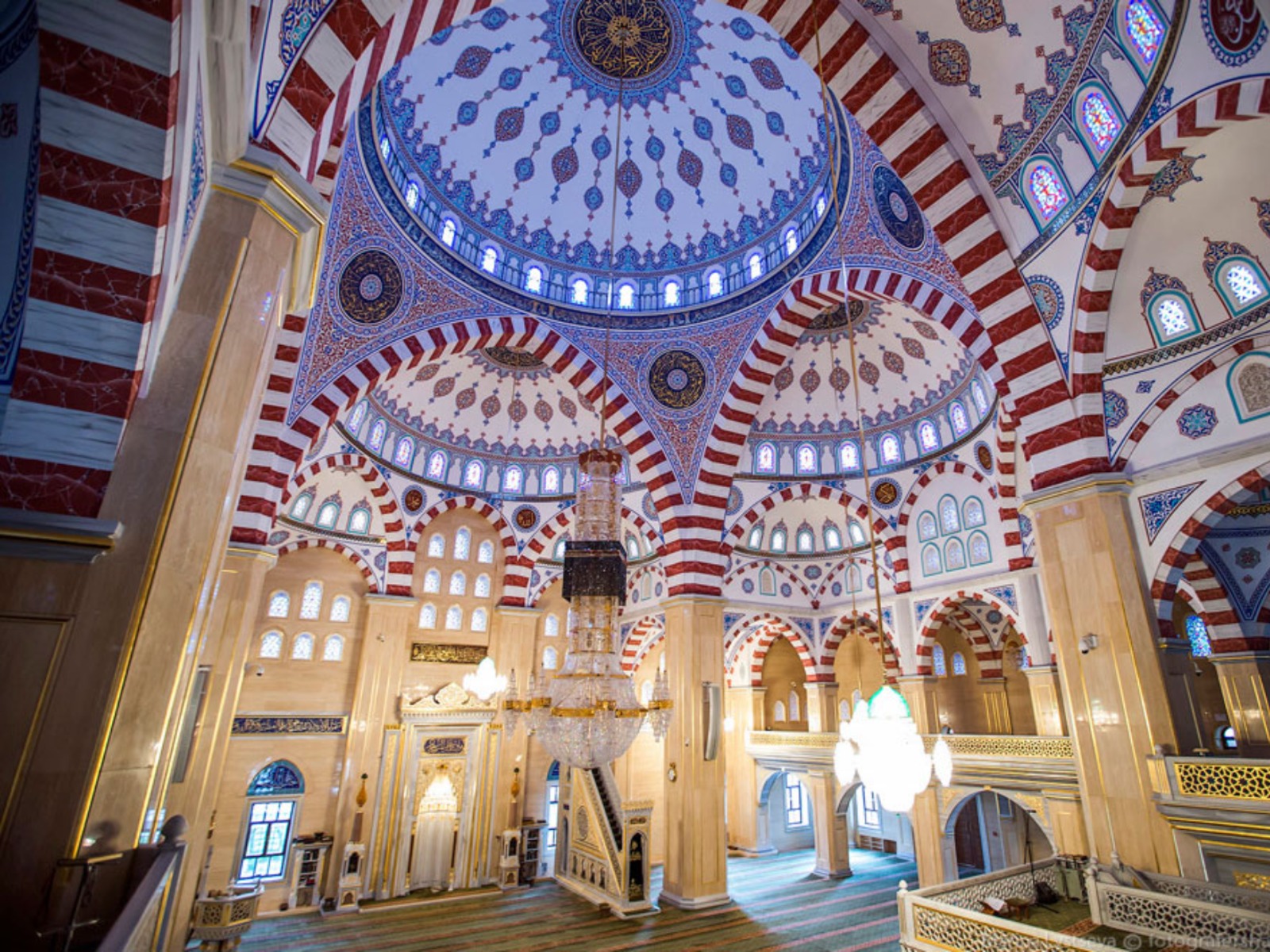 Внутренне убранство мечети