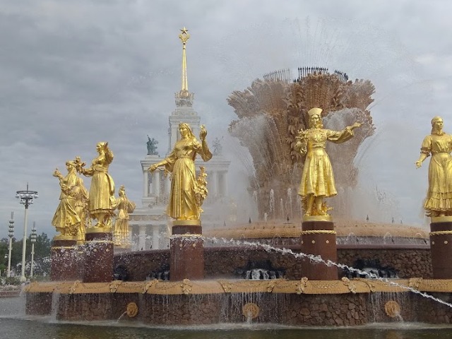 Пешеходная экскурсия по ВДНХ — назад в СССР! — фото 2