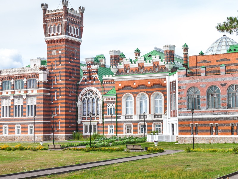 Обзорная экскурсия из Казани: замок Шереметевых в поселке Юрино - индивидуальная экскурсия в Казани на машине гида длительностью более 12 часов с количеством участников до 4 человек цена экскурсии 49000₽