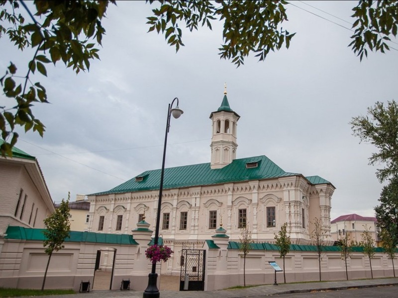 Старинный храм  