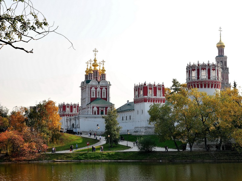 Новодевичий монастырь — 500-летняя обитель - групповая экскурсия в Москве пешком длительностью 2 часа с количеством участников до 5 человек цена экскурсии 8775₽